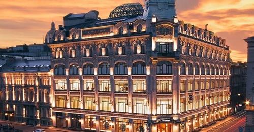 У красного моста