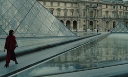 Movie image from O Louvre (exterior)