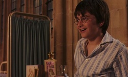 Movie image from Hogwarts (biblioteca/infmería)
