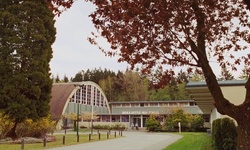 Movie image from Devil's Kettle High School (ginásio/exterior)
