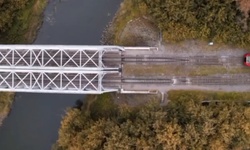 Filmbild aus Eisenbahnbrücke