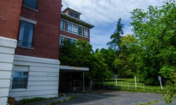 Real image from Bâtiment Centre Lawn (Hôpital Riverview)