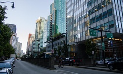 Real image from West Cordova Street (entre Thurlow et Burrard)