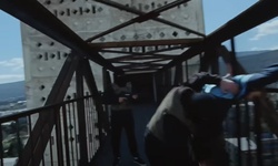 Movie image from Uma ponte suspensa no céu