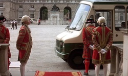 Movie image from Buckingham Palace (courtyard)