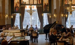 Movie image from Café Américan