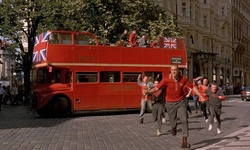 Movie image from Paris, fan bus