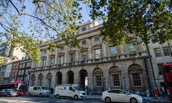 Real image from Buckingham Palace (courtyard)