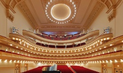 Real image from Carnegie Hall - Haus einer Frau mit Tauben