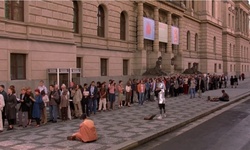 Movie image from The line at the Louvre