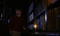 Movie image from Hogwarts (biblioteca/infmería)