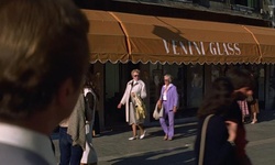 Movie image from Venini Glass (entrance)