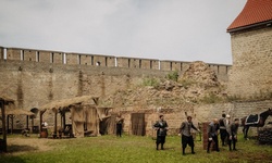 Movie image from Patio del castillo