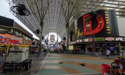 Real image from Fremont Street Experience (entre Casino Center y 4th)