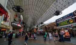 Real image from Fremont Street Experience (entre Casino Center y 4th)