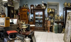 Echtes Bild aus Antiquitätenhändler-Geschäft