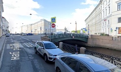 Real image from A carriage on a bridge in St. Petersburg