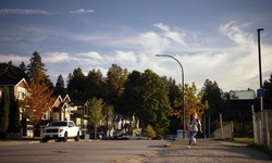 Movie image from 245 Street (entre McClure et 104)