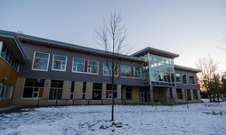 Real image from Devil's Kettle High School (ginásio/exterior)