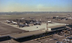 Movie image from Aéroport international de Los Angeles (LAX)