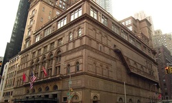 Real image from Carnegie Hall - Casa de una mujer con palomas