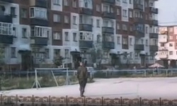 Movie image from La calle fuera de la casa de Bory