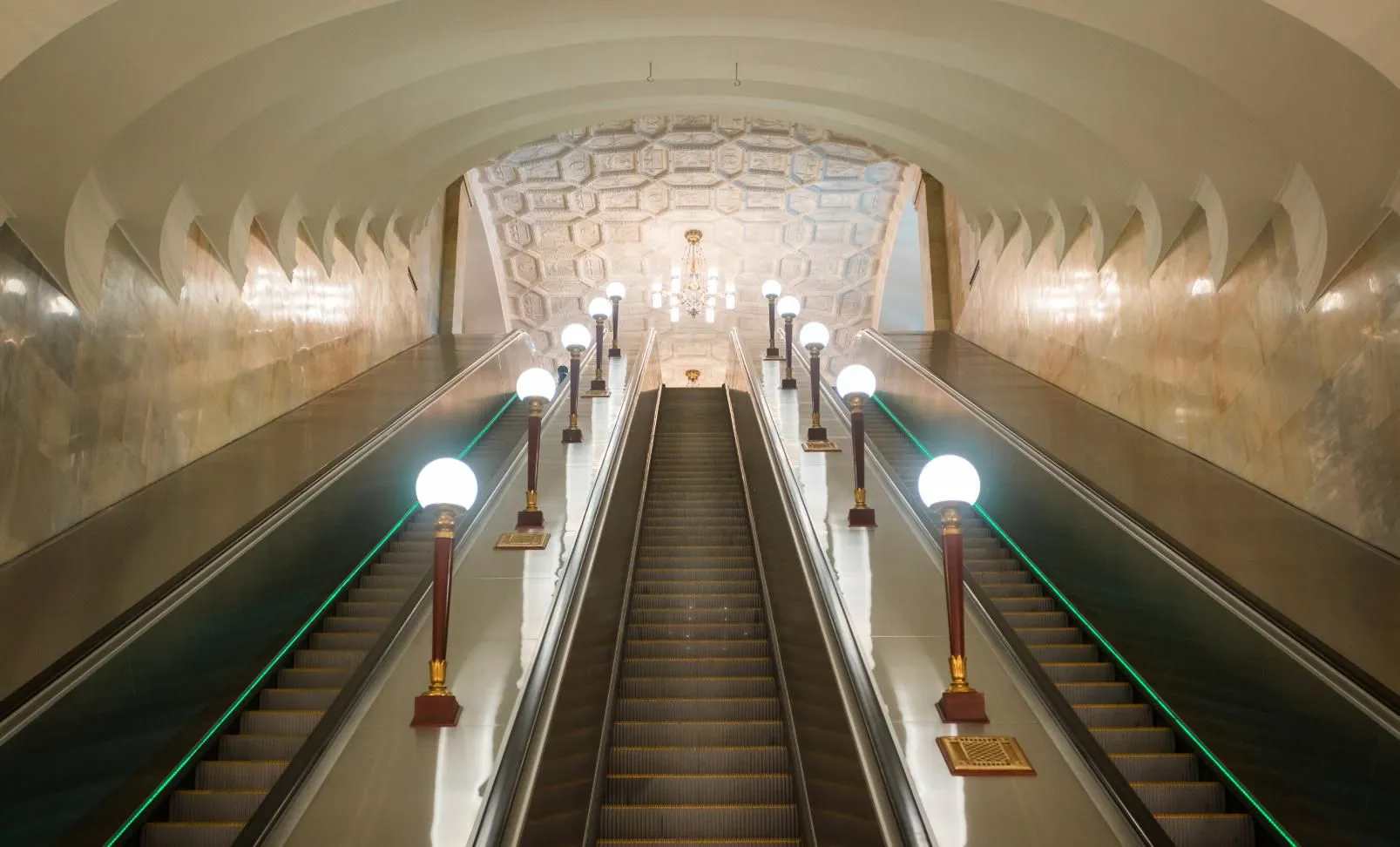 "Krasnye Vorota" metro station